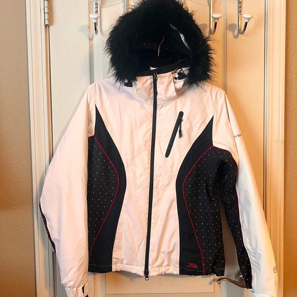 High End High Performance Ski Jacket - image 2